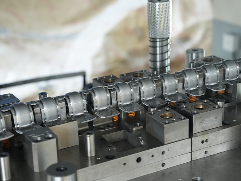 จะเกิดอะไรขึ้นภายในโรงงานเพื่อทำชิ้นส่วนปั๊มโลหะ?