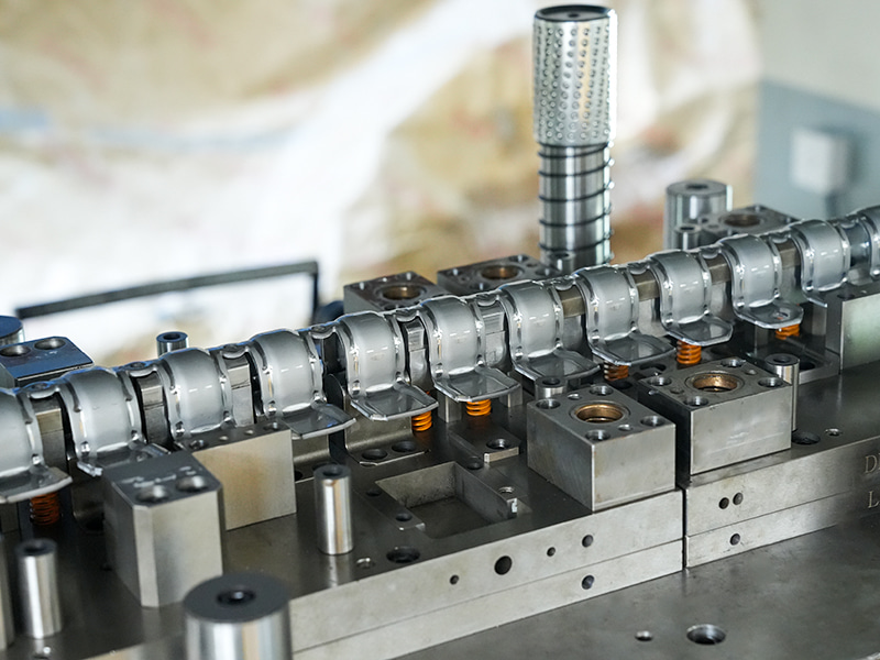 แถบวัสดุและแม่พิมพ์